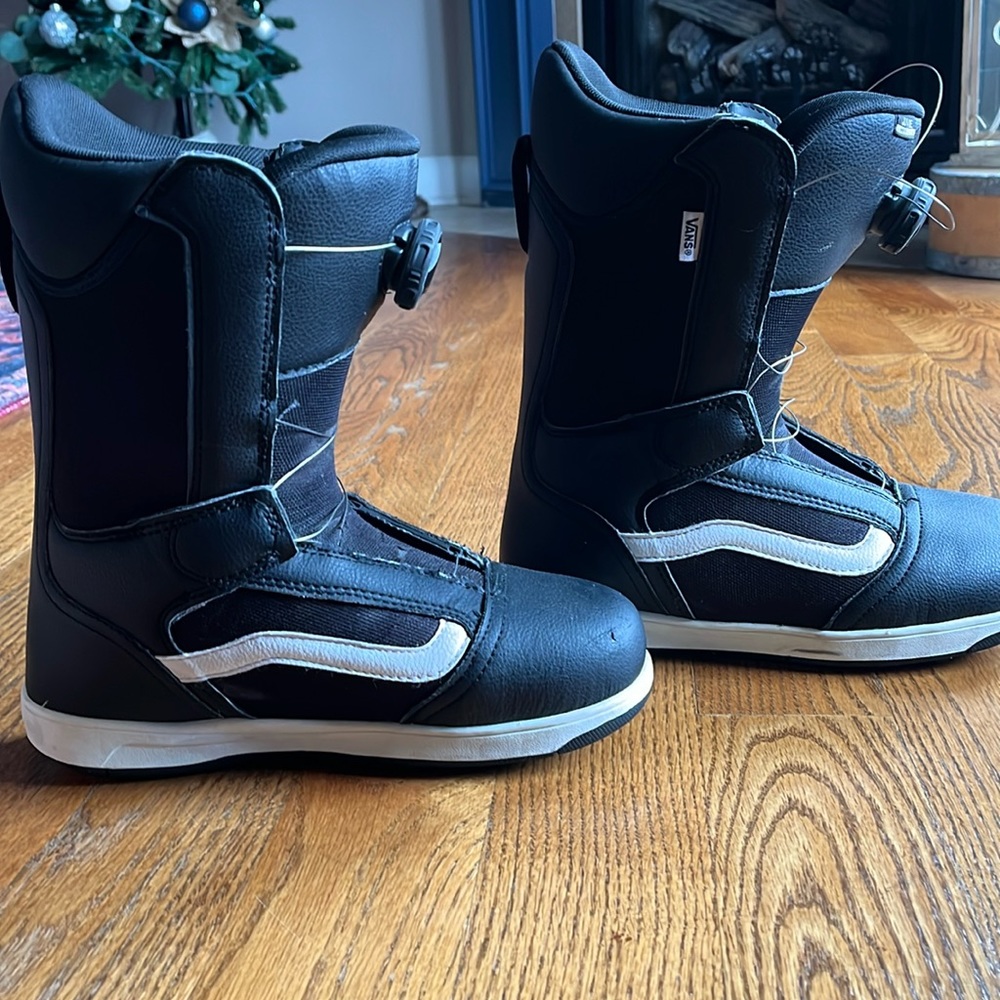 Vans snowboarding boots, black/white, US size 6, Boa coiler closure system